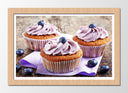 Cuadro enmarcado natural cup-cakes, tonos morados, postre, desayuno