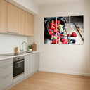 Estancia cesto de frutos rojos, fresas, arandanos, fruta