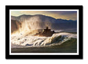 Cuadro enmarcado negro mar rompiendo sobre faro, atardecer,oceano